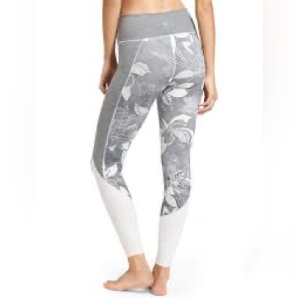 ATHLETA HIGH RISE TROPICAL FLOW‎ CHATURANGA TIGHT. Womens size M